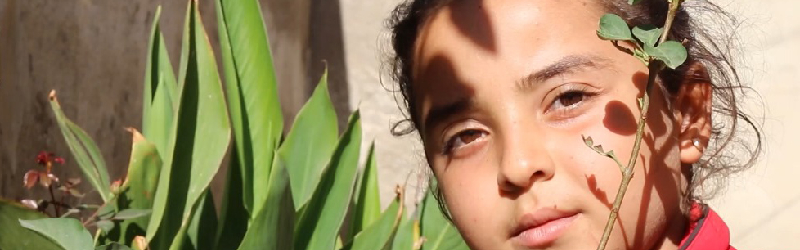 سيما تتمكن من منح الطفلة تهاني بطاقة شخصية